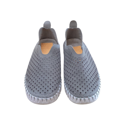 Shoes Flats By Clothes Mentor In Grey, Size:8.5